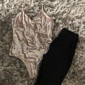 Catch the attention with this bodysuit💁🏻‍♀️